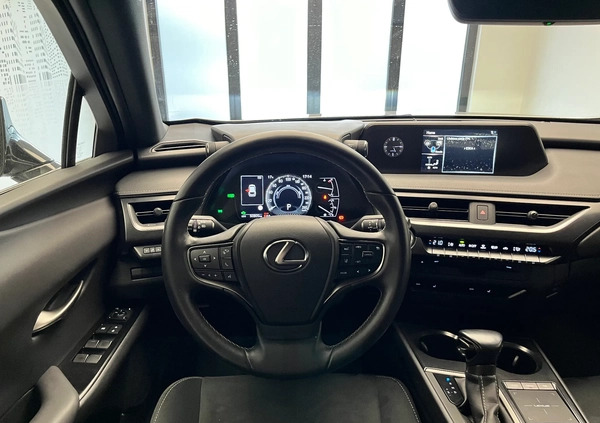 Lexus UX cena 139900 przebieg: 51000, rok produkcji 2021 z Płońsk małe 29